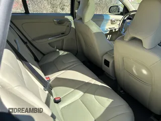 2015 Volvo V60 T5 Drive-E Premier z VIN YV140MEK6F1245353, wystawiony jako IAAI lot #41713825 z przebiegiem 131 682 mil mil oraz . Historia ofert i sprzedaży dostępna na DreamBid. Obrazek 8.