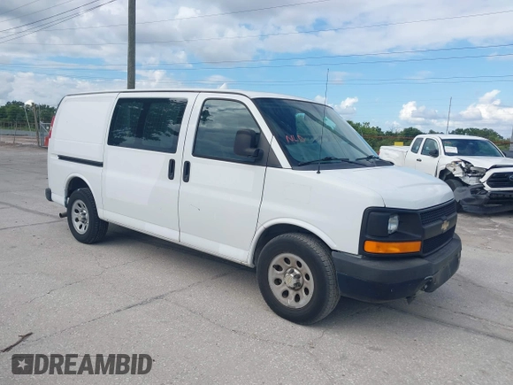2013 Chevrolet Express Cargo z VIN 1GCSGAFX1D1178983, wystawiony jako IAAI lot #42161794 z przebiegiem 203 985 mil mil oraz . Historia ofert i sprzedaży dostępna na DreamBid. Obrazek 1.