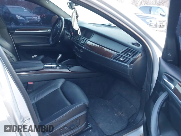 2012 BMW X6 50i z VIN 5UXFG8C58CL590171, wystawiony jako IAAI lot #41087730 z przebiegiem 83 143 mil mil oraz . Historia ofert i sprzedaży dostępna na DreamBid. Obrazek 5.