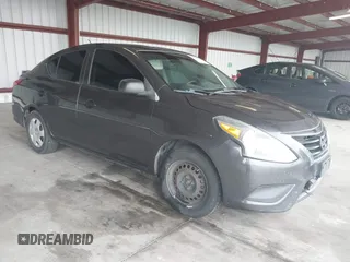 2015 Nissan Versa S Plus z VIN 3N1CN7AP5FL831205, wystawiony jako IAAI lot #41062708 z przebiegiem 186 397 mil mil oraz . Historia ofert i sprzedaży dostępna na DreamBid. Obrazek 1.