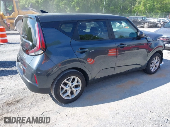 2023 Kia Soul LX with VIN KNDJ23AU8P7883705, listed as a IAAI auction lot 42212658 with 43,707 mi miles and . Bid and sale history available at DreamBid. Image 4.