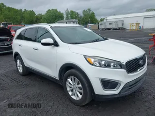 2018 Kia Sorento LX z VIN 5XYPGDA3XJG429121, wystawiony jako IAAI lot #42351051 z przebiegiem 108 106 mil mil oraz . Historia ofert i sprzedaży dostępna na DreamBid. Obrazek 1.