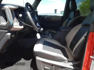 2024 Ford Bronco Wildtrak z VIN 1FMEE2BP1RLB27070, wystawiony jako Copart lot #54312945 z przebiegiem 3 354 mil mil oraz Szkoda całkowita • Salvage title. Historia ofert i sprzedaży dostępna na DreamBid. Obrazek 7.