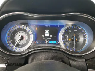2020 Chrysler 300 Limited z VIN 2C3CCAEG0LH102810, wystawiony jako Copart lot #54324145 z przebiegiem 78 121 mil mil oraz Szkoda całkowita • Salvage title. Historia ofert i sprzedaży dostępna na DreamBid. Obrazek 9.