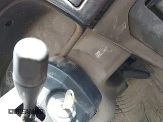2000 Nissan Frontier XE z VIN 1N6ED27Y3YC413619, wystawiony jako IAAI lot #42468394 z przebiegiem 272 116 mil mil oraz . Historia ofert i sprzedaży dostępna na DreamBid. Obrazek 11.