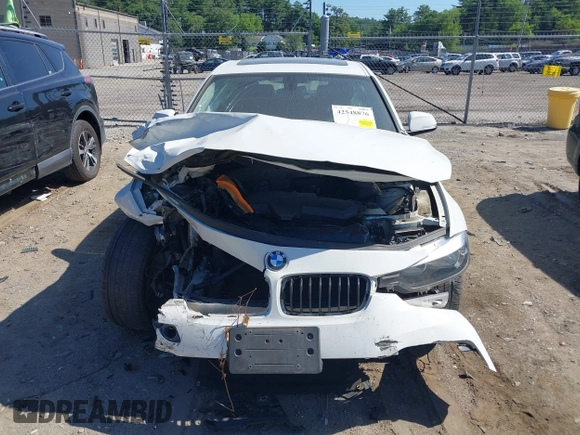 2016 BMW 3 Series 320i xDrive с VIN WBA8E5G59GNT94515, выставлен на аукционе IAAI как лот 42548876 с пробегом 72 804 миль миль и . История ставок и продаж доступна на DreamBid. Изображение 13.
