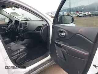 2019 Jeep Cherokee Trailhawk Elite с VIN 1C4PJMBX1KD476881, выставлен на аукционе IAAI как лот 41922450 с пробегом 75 248 миль миль и . История ставок и продаж доступна на DreamBid. Изображение 5.
