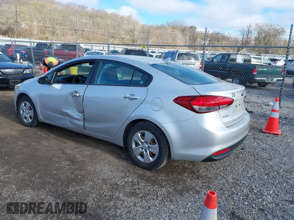 2018 Kia Forte LX with VIN 3KPFK4A77JE226083, listed as a IAAI auction lot 41917920 with 152,803 mi miles. Bid and sale history available at carsss.com. Image 3.