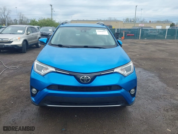 2017 Toyota RAV4 XLE with VIN JTMRFREV4HJ123496, listed as a IAAI auction lot 42068817 with 211,682 mi miles. Bid and sale history available at carsss.com. Image 12.