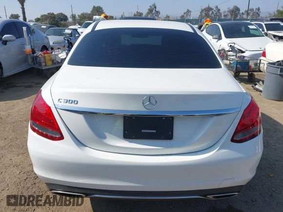 2017 Mercedes-Benz C 300 с VIN 55SWF4JB6HU188700, выставлен на аукционе IAAI как лот 42390502 с пробегом 105 653 миль миль и . История ставок и продаж доступна на DreamBid. Изображение 17.
