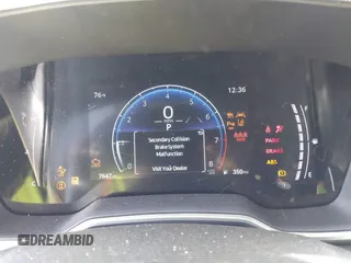 2024 Toyota Corolla Cross XLE z VIN 7MUDAABG0RV103515, wystawiony jako IAAI lot #41676095 z przebiegiem 7647 mil mil oraz . Historia ofert i sprzedaży dostępna na DreamBid. Obrazek 7.