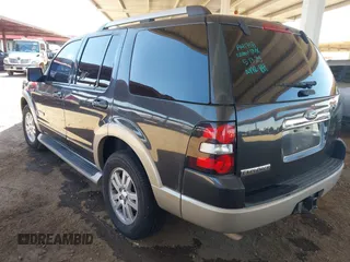2007 Ford Explorer Eddie Bauer z VIN 1FMEU74867UA41718, wystawiony jako IAAI lot #42262818 z przebiegiem 129 454 mil mil oraz . Historia ofert i sprzedaży dostępna na DreamBid. Obrazek 3.