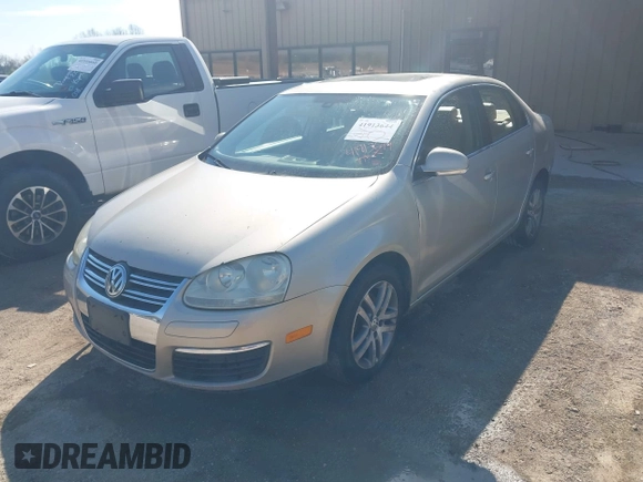 2005 Volkswagen Jetta 2.5L с VIN 3VWDF71K85M645201, выставлен на аукционе IAAI как лот 41913644 с пробегом 256 822 миль миль и . История ставок и продаж доступна на DreamBid. Изображение 2.