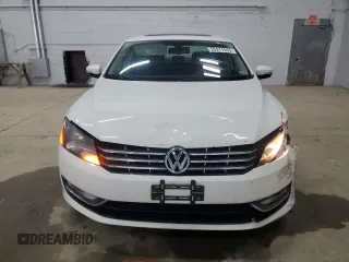 2013 Volkswagen Passat SEL Premium z VIN 1VWCP7A30DC100014, wystawiony jako Copart lot #55271515 z przebiegiem 139 484 mil mil oraz Szkoda całkowita • Salvage title. Historia ofert i sprzedaży dostępna na DreamBid. Obrazek 5.