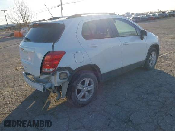 2022 Chevrolet Trax LT with VIN KL7CJLSM2NB560204, listed as a IAAI auction lot 41320531 with 35,865 mi miles. Bid and sale history available at carsss.com. Image 4.