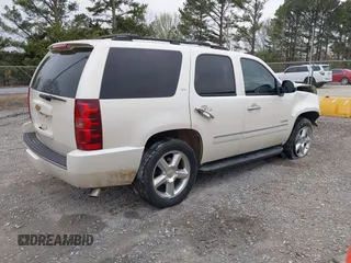 2014 Chevrolet Tahoe LTZ z VIN 1GNSCCE05ER101331, wystawiony jako IAAI lot #41793150 z przebiegiem 177 769 mil mil oraz . Historia ofert i sprzedaży dostępna na DreamBid. Obrazek 4.