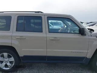 2017 Jeep Patriot Sport with VIN 1C4NJPBB3HD186308, listed as a IAAI auction lot 41743637 with 82,111 mi miles. Bid and sale history available at carsss.com. Image 14.