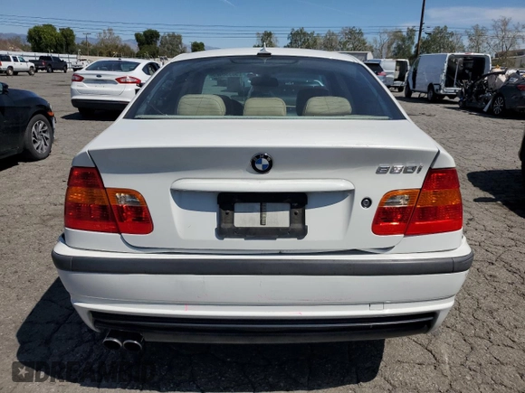 2005 BMW 3 Series 330i with VIN WBAEV53455KM41084, listed as a Copart auction lot 50338425 with 223,116 mi miles and Salvage title. Bid and sale history available at DreamBid. Image 6.