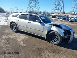 2005 Dodge Magnum RT with VIN 2D8GV58275H118005, listed as a IAAI auction lot 41407758 with 139,684 mi miles. Bid and sale history available at carsss.com. Image 1.