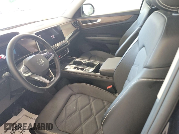 2024 Volkswagen Atlas SE z VIN 1V2HR2CA9RC554298, wystawiony jako IAAI lot #42851017 z przebiegiem 18 815 mil mil oraz . Historia ofert i sprzedaży dostępna na DreamBid. Obrazek 17.
