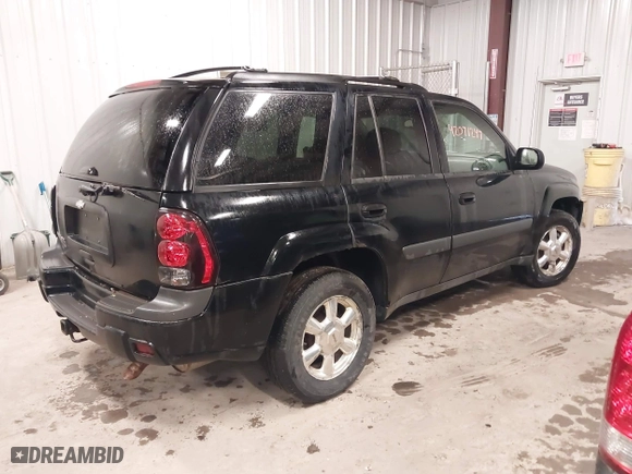 2005 Chevrolet TrailBlazer LT with VIN 1GNDT13S152249874, listed as a IAAI auction lot 42071247 with 165,616 mi miles. Bid and sale history available at carsss.com. Image 4.