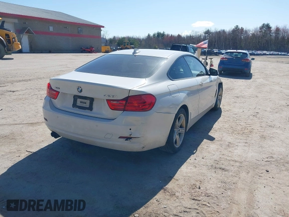 2014 BMW 4 Series 428i xDrive z VIN WBA3N5C55EK196898, wystawiony jako IAAI lot #42112580 z przebiegiem 184 381 mil mil oraz . Historia ofert i sprzedaży dostępna na DreamBid. Obrazek 4.