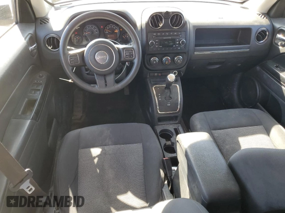 2016 Jeep Patriot Sport z VIN 1C4NJRBB4GD509405, wystawiony jako Copart lot #56781025 z przebiegiem 161 920 mil mil oraz Czysty tytuł • Clean title. Historia ofert i sprzedaży dostępna na DreamBid. Obrazek 8.
