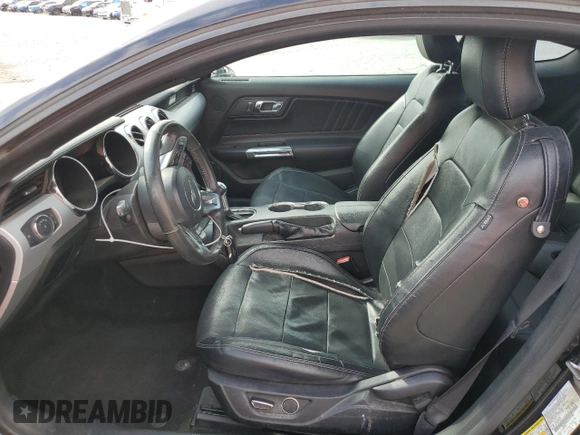 2017 Ford Mustang EcoBoost z VIN 1FA6P8TH2H5313240, wystawiony jako Copart lot #54560995 z przebiegiem 127 468 mil mil oraz Szkoda całkowita • Salvage title. Historia ofert i sprzedaży dostępna na DreamBid. Obrazek 7.