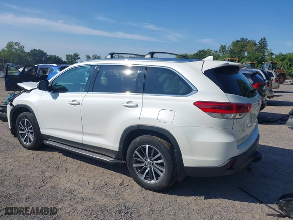 2019 Toyota Highlander SE with VIN 5TDJZRFH3KS626556, listed as a IAAI auction lot 39958875 with 75,053 mi miles. Bid and sale history available at carsss.com. Image 3.