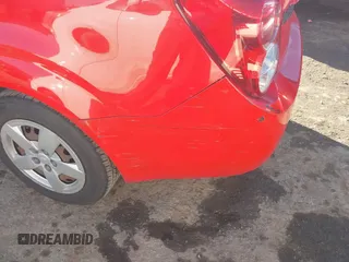 2016 Chevrolet Sonic LS z VIN 1G1JA5SH7G4163256, wystawiony jako IAAI lot #41349948 z przebiegiem 127 279 mil mil oraz . Historia ofert i sprzedaży dostępna na DreamBid. Obrazek 6.