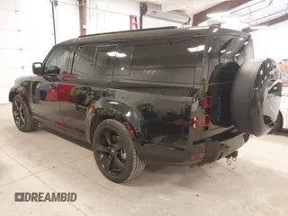 2024 Land Rover Defender X-Dynamic SE z VIN SALE2FEU1R2300221, wystawiony jako IAAI lot #41579863 z przebiegiem 13 981 mil mil oraz . Historia ofert i sprzedaży dostępna na DreamBid. Obrazek 3.