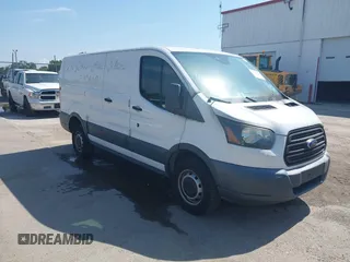 2017 Ford Transit z VIN 1FTYR1ZM7HKA42038, wystawiony jako IAAI lot #42348768 z przebiegiem Nie podano mil oraz . Historia ofert i sprzedaży dostępna na DreamBid. Obrazek 1.