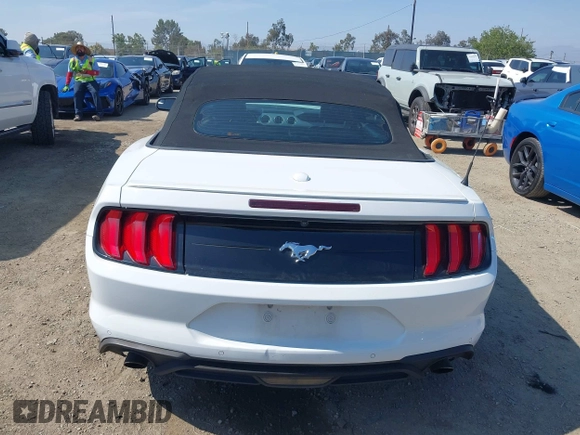 2020 Ford Mustang EcoBoost z VIN 1FATP8UH0L5105965, wystawiony jako IAAI lot #42475841 z przebiegiem 68 999 mil mil oraz . Historia ofert i sprzedaży dostępna na DreamBid. Obrazek 17.