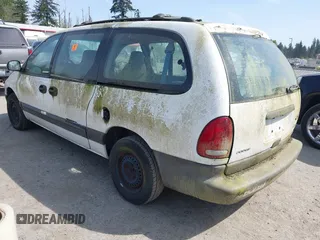 1996 Dodge Caravan SE with VIN 1B4GP44R8TB191926, listed as a IAAI auction lot 42028373 with 175,895 mi miles. Bid and sale history available at carsss.com. Image 3.