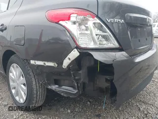 2015 Nissan Versa SV with VIN 3N1CN7AP6FL915324, listed as a IAAI auction lot 41950266 with 114,006 mi miles. Bid and sale history available at carsss.com. Image 6.