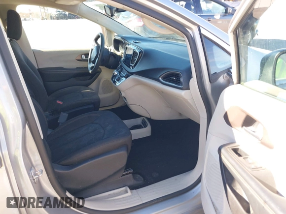 2017 Chrysler Pacifica Touring with VIN 2C4RC1DG1HR519085, listed as a IAAI auction lot 41053786 with 269,605 mi miles and . Bid and sale history available at DreamBid. Image 5.
