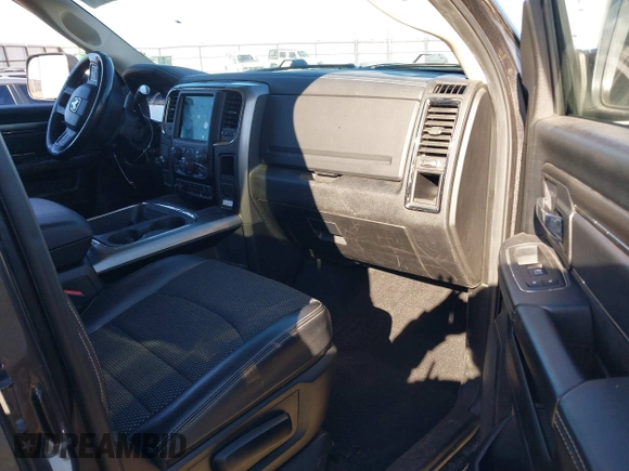 2018 Ram 2500 Big Horn with VIN 3C6UR5DJ8JG341352, listed as a IAAI auction lot 38465028 with 110,201 mi miles. Bid and sale history available at carsss.com. Image 5.