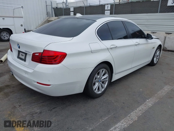 2015 BMW 5 Series 528i z VIN WBA5A5C56FD519995, wystawiony jako IAAI lot #41788365 z przebiegiem 114 306 mil mil oraz . Historia ofert i sprzedaży dostępna na DreamBid. Obrazek 4.
