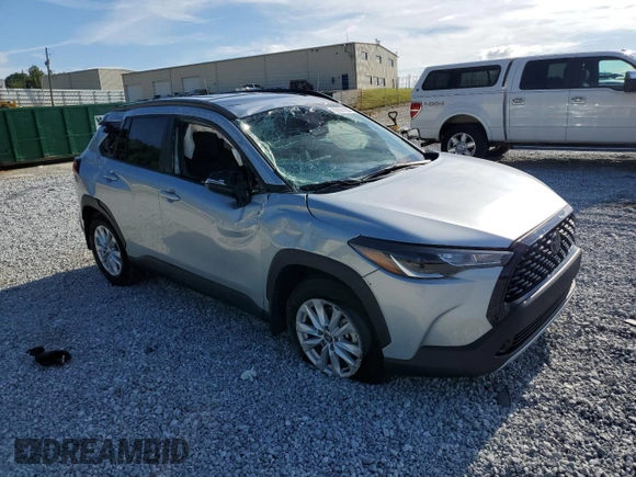 2023 Toyota Corolla Cross LE z VIN 7MUBAABG0PV074344, wystawiony jako Copart lot #70101104 z przebiegiem 9 577 mil mil oraz Szkoda całkowita • Salvage title. Historia ofert i sprzedaży dostępna na DreamBid. Obrazek 4.