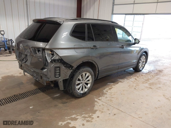 2018 Volkswagen Tiguan S with VIN 3VV1B7AX7JM106531, listed as a IAAI auction lot 41668403 with 119,885 mi miles. Bid and sale history available at carsss.com. Image 4.