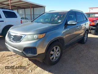 2013 Kia Sorento LX with VIN 5XYKTDA20DG346430, listed as a IAAI auction lot 41325629 with 166,263 mi miles. Bid and sale history available at carsss.com. Image 2.