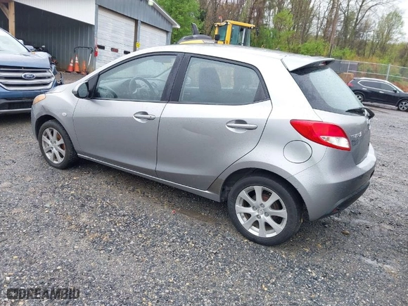 2011 Mazda Mazda2 Sport with VIN JM1DE1HZXB0112402, listed as a IAAI auction lot 41954565 with 153,351 mi miles. Bid and sale history available at carsss.com. Image 3.