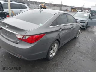 2013 Hyundai Sonata SE with VIN 5NPEC4AC6DH600768, listed as a IAAI auction lot 41481940 with 128,921 mi miles. Bid and sale history available at carsss.com. Image 4.