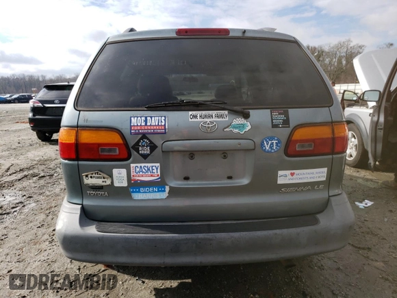 2000 Toyota Sienna LE with VIN 4T3ZF13C7YU235777, listed as a Copart auction lot 43792734 with 223,722 mi miles and Salvage Title. Bid and sale history available at carsss.com. Image 6.