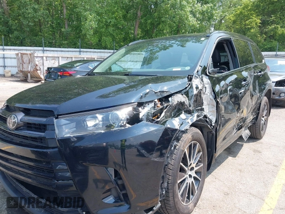 2018 Toyota Highlander SE with VIN 5TDJZRFH6JS496061, listed as a IAAI auction lot 42438105 with 76,637 mi miles and . Bid and sale history available at DreamBid. Image 6.
