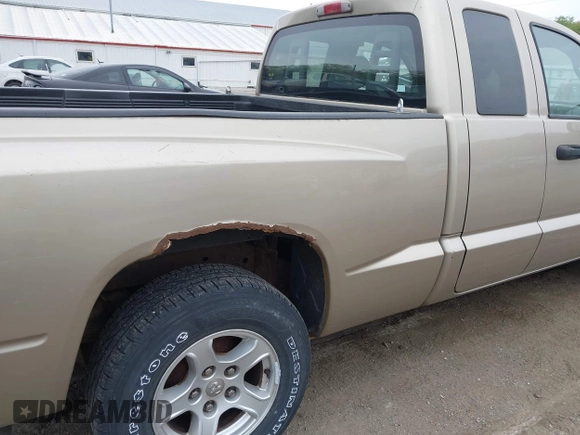 2005 Dodge Dakota SLT with VIN 1D7HE42K75S176815, listed as a IAAI auction lot 42160096 with 121,671 mi miles and . Bid and sale history available at carsss.com. Image 15.