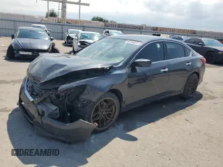 2016 Nissan Altima S z VIN 1N4AL3AP1GC243016, wystawiony jako Copart lot #56163825 z przebiegiem 130 256 mil mil oraz Szkoda całkowita • Salvage title. Historia ofert i sprzedaży dostępna na DreamBid. Obrazek 1.