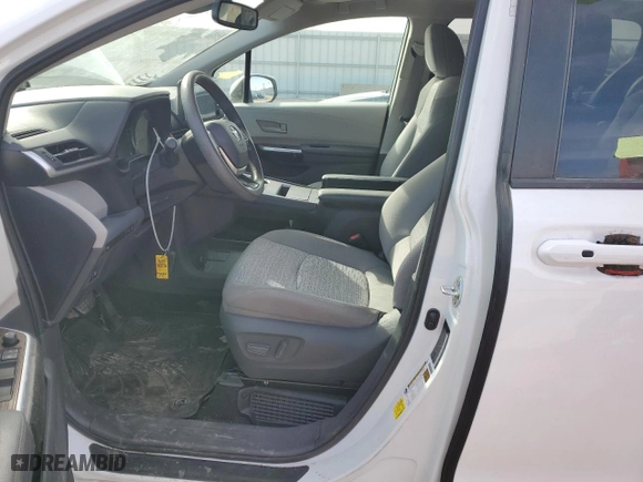 2021 Toyota Sienna LE with VIN 5TDBRKEC5MS063322, listed as a Copart auction lot 47177055 with 3,901 mi miles and Salvage Title. Bid and sale history available at carsss.com. Image 7.