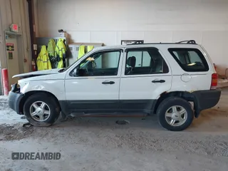 2003 Ford Escape XLS Popular with VIN 1FMYU02123KD48951, listed as a IAAI auction lot 41765772 with 208,796 mi miles. Bid and sale history available at carsss.com. Image 14.