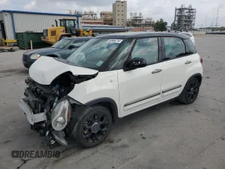 2018 FIAT 500L Trekking with VIN ZFBCFADHXJZ041544, listed as a Copart auction lot 53958714 with 30,589 mi miles and Salvage Title. Bid and sale history available at carsss.com. Image 1.